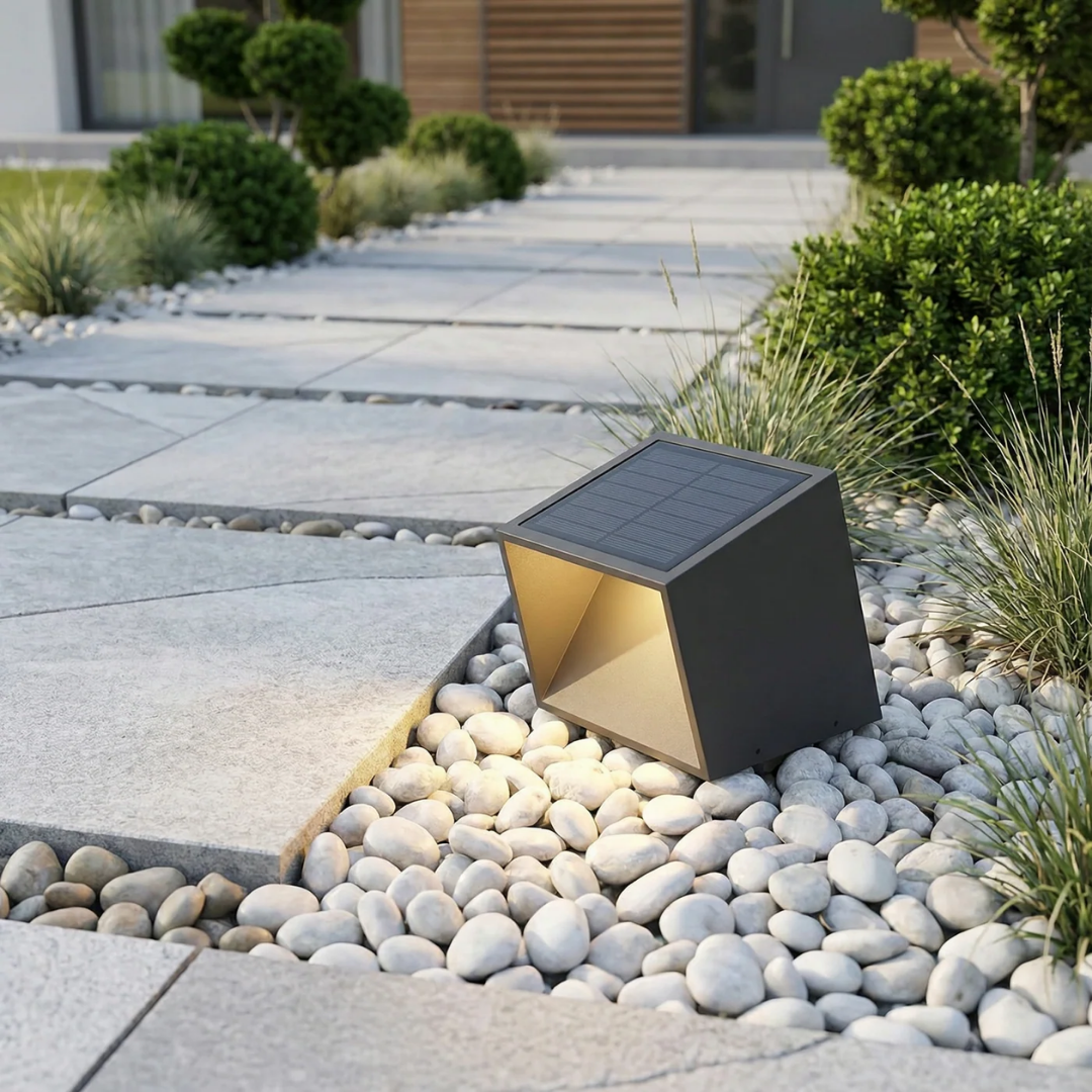 Compact outdoor solar garden light – Soléclat
