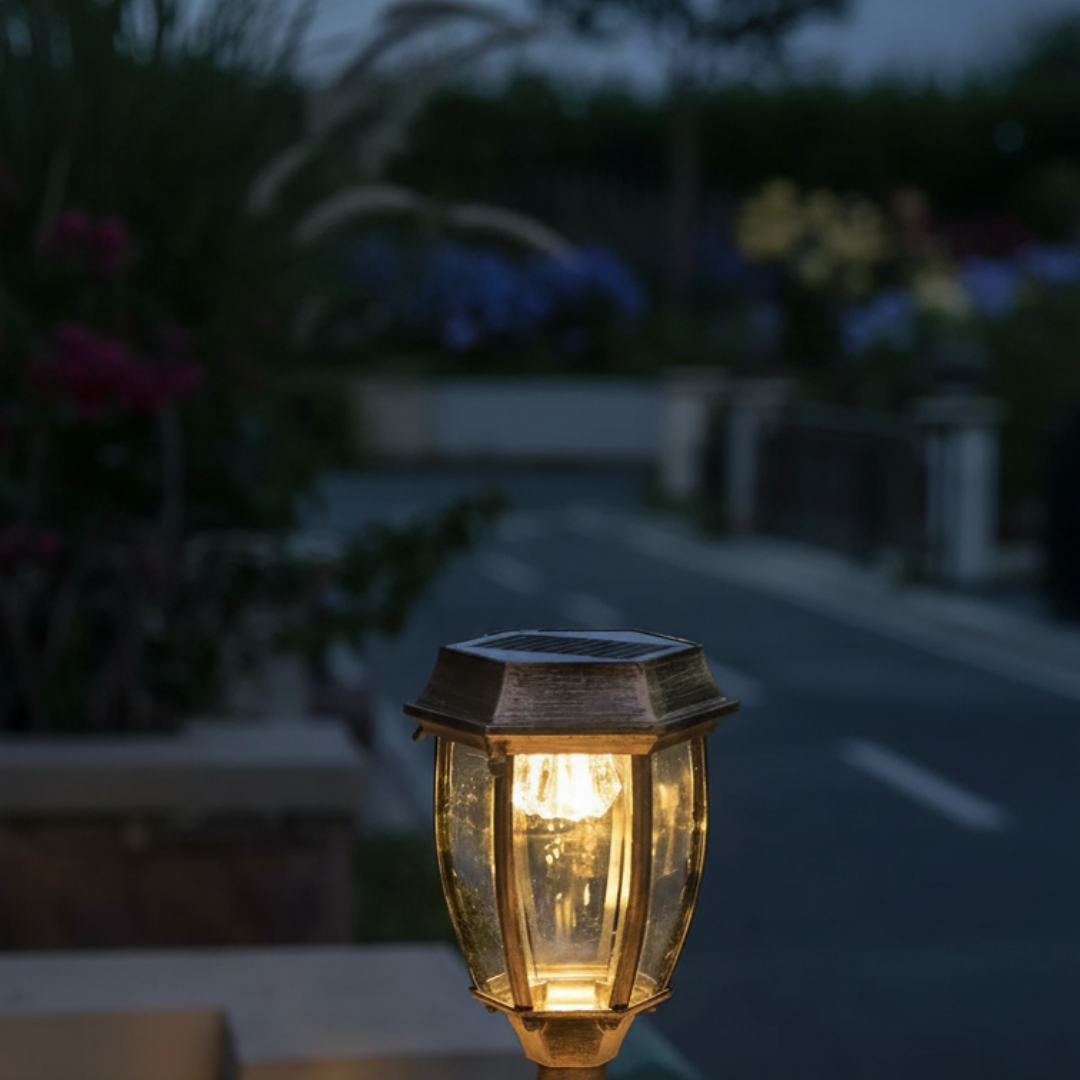 Outdoor Solar Table Lamp in Aluminum – Callistoria