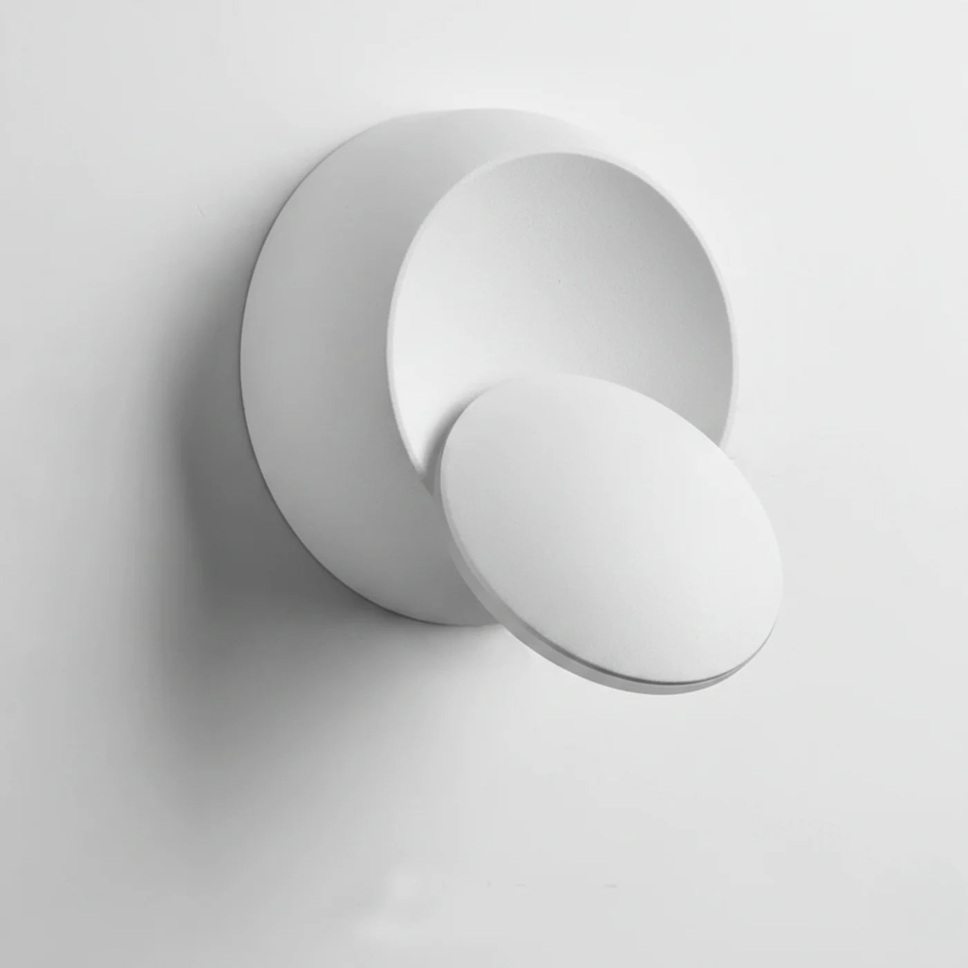 Contemporary Wall Lamp Metal Body Adjustable 350° – Eclipse